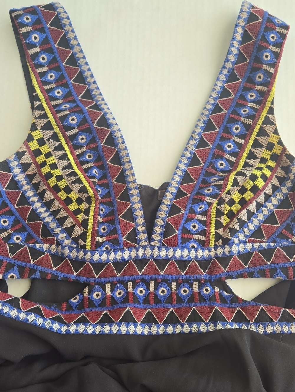 BCBGMAXAZRIA Embroidered Cut-Out Handkerchief Hem Dress Size 8 Boho Bodycon - Picture 3 of 10